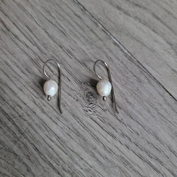Handmade Jewelry - Handmade faux pearl small dangle earrings silver classic elegant